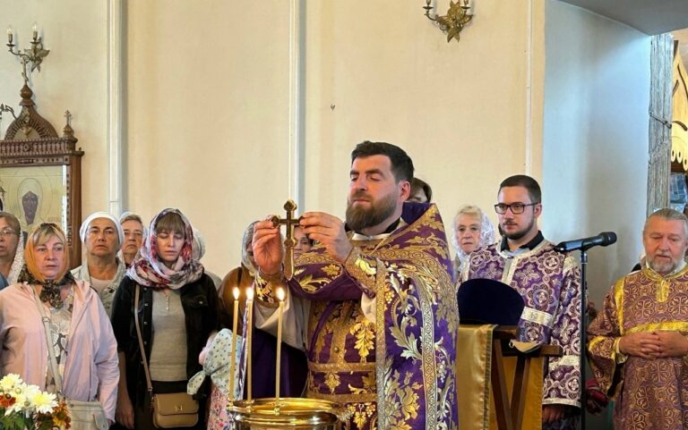 Происхождение честных древ Животворящего Креста Господня.